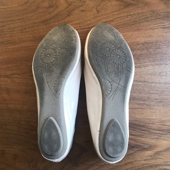 Steve Madden Heaven Flat Taupe Patent - Picture 5 of 5